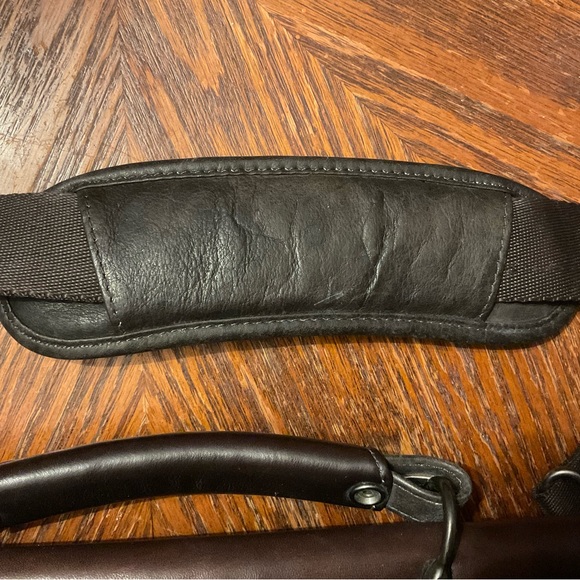 Solo Genuine Leather Multi Pocket Padded Computer Pocket Shoulder Crossbody Bag! - Picture 16 of 16